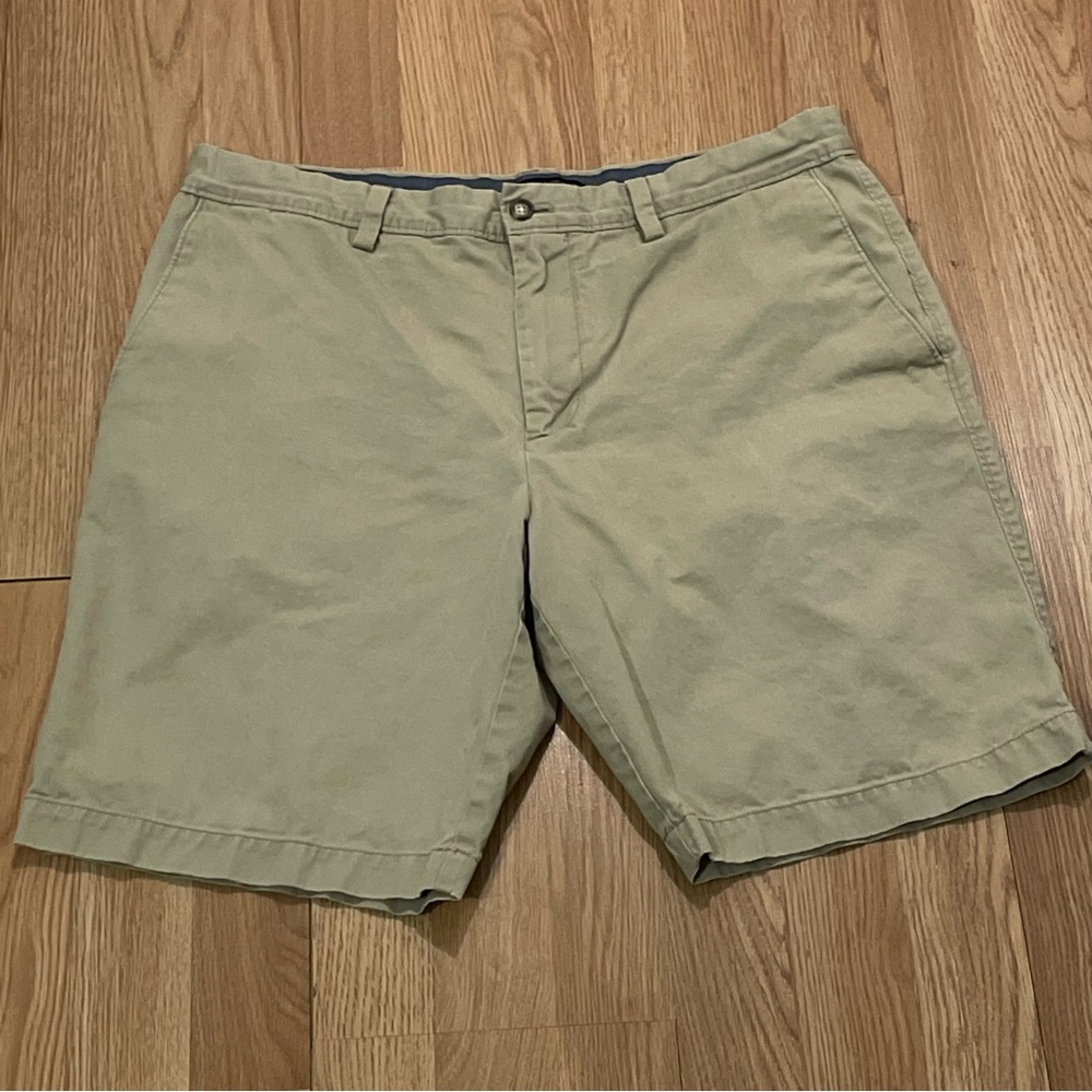 Banana Republic Men’s 33 (34x9) Aiden Chino Shorts Beige Flat Front Mid Rise